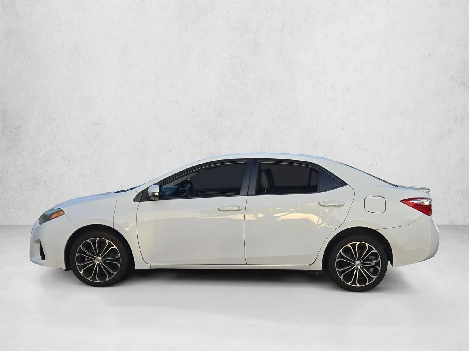 2016 Toyota Corolla 4dr Sdn CVT Auto S Plus (Natl) photo 8