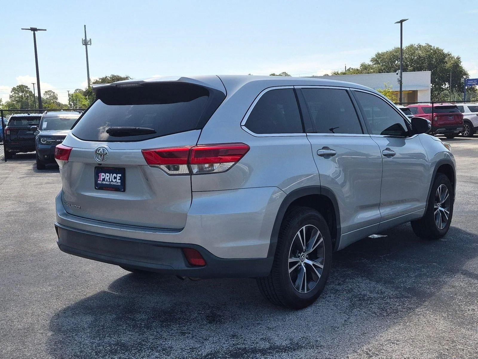 2018 Toyota Highlander LE I4 FWD (Natl) photo 5