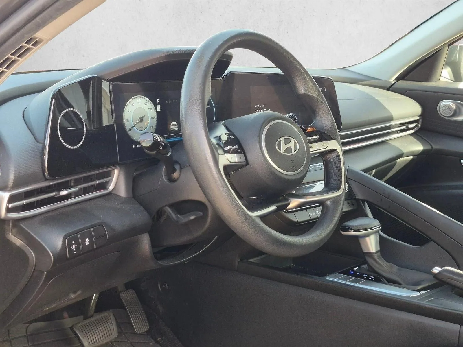2024 Hyundai ELANTRA SEL IVT photo 2
