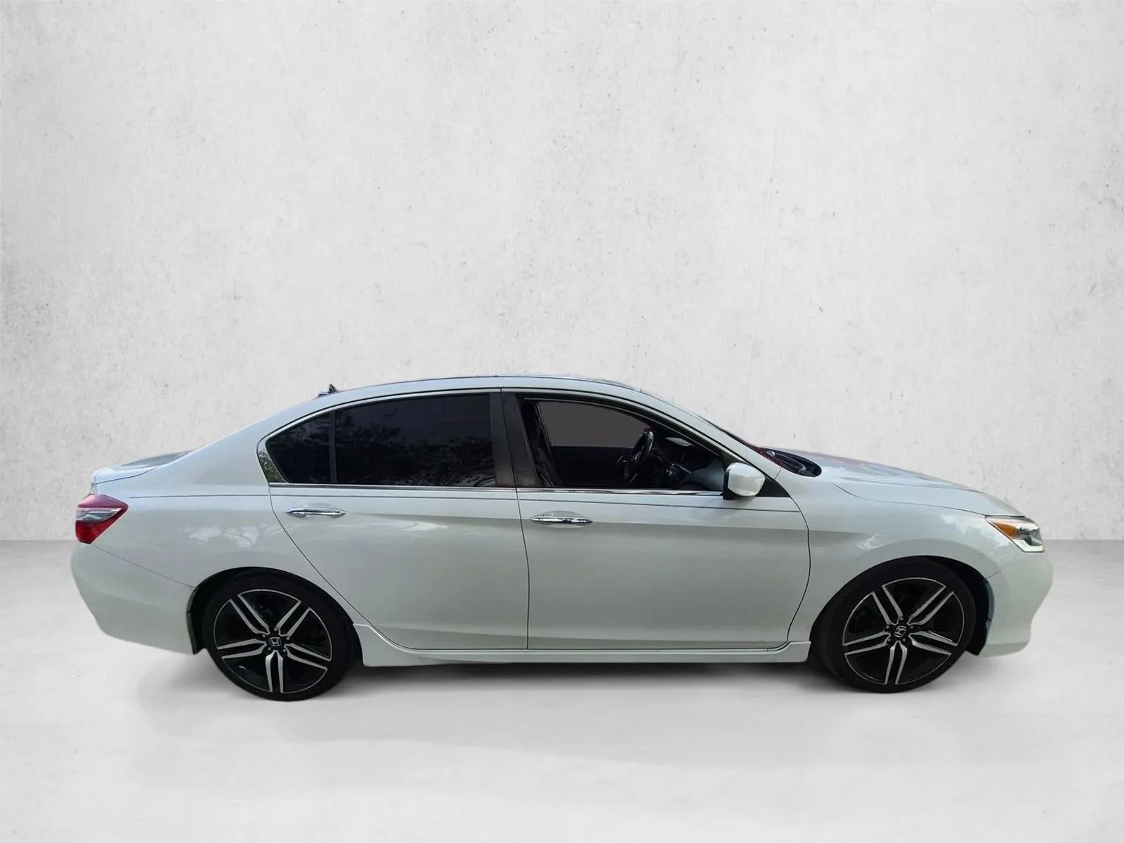 2016 Honda Accord Sport photo 4