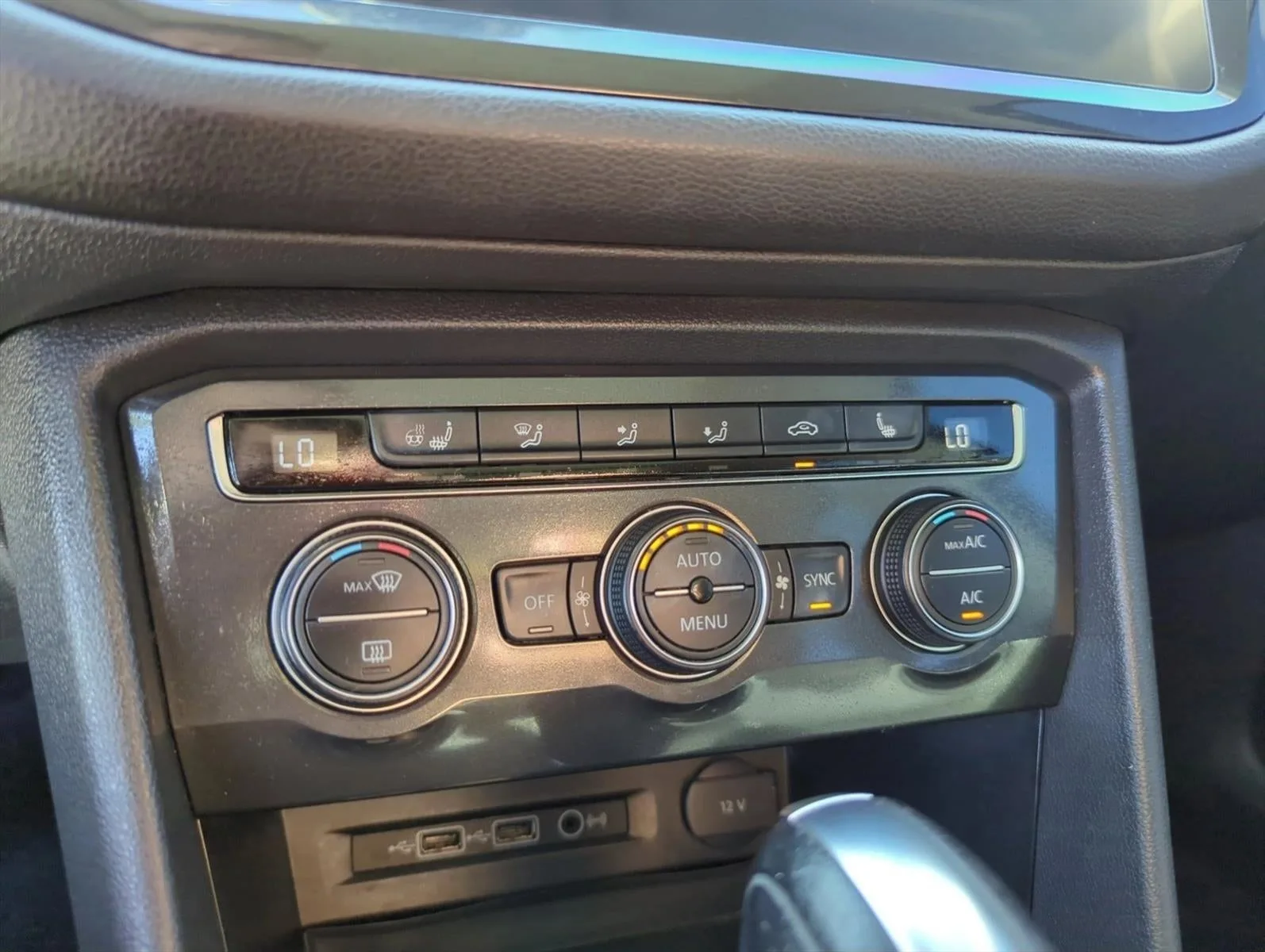 2019 Volkswagen Tiguan 2.0T SEL Premium 4MOTION photo 11