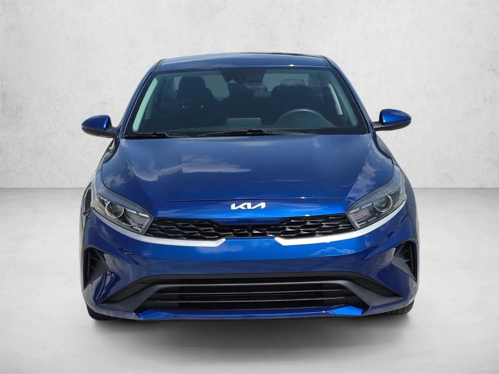 2023 Kia Forte LXS IVT photo 2