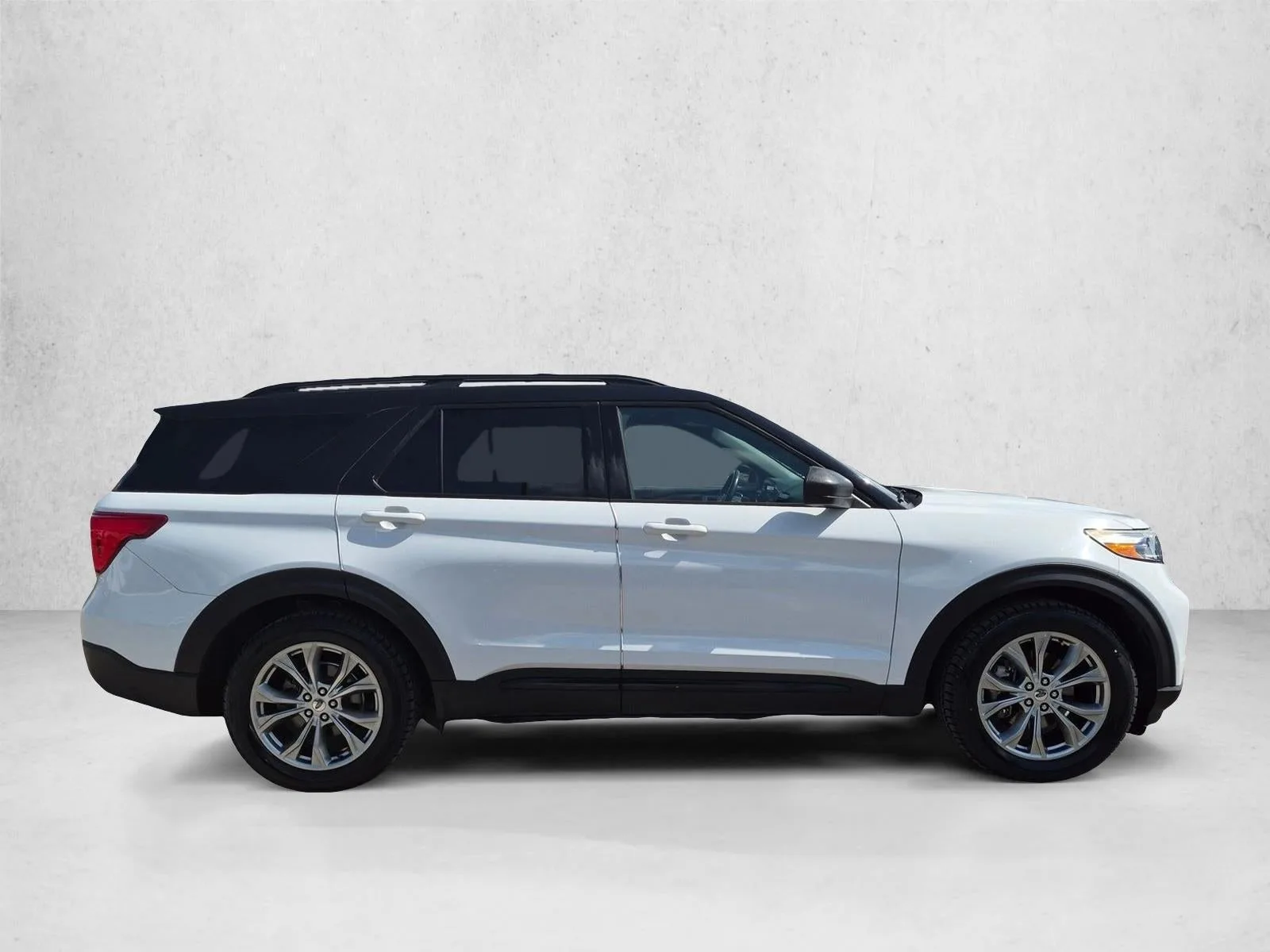 2020 Ford Explorer XLT RWD photo 4