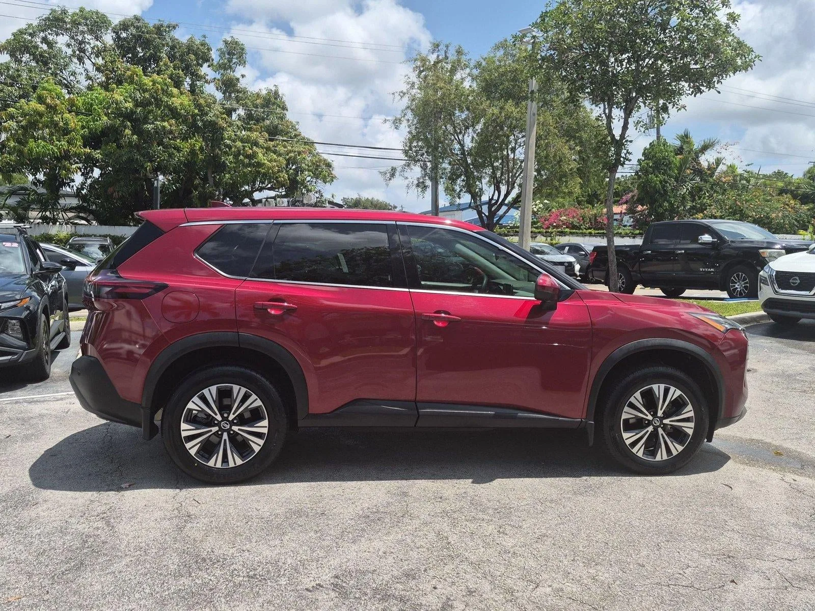 2021 Nissan Rogue FWD SV photo 4