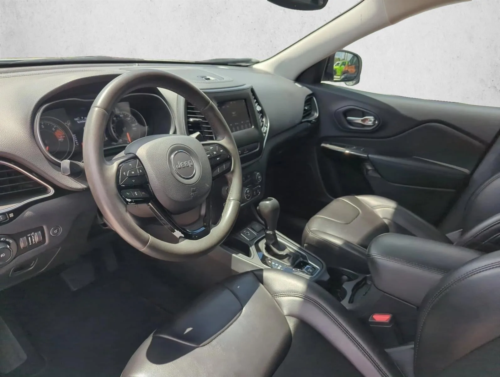 2020 Jeep Cherokee Altitude FWD photo 9