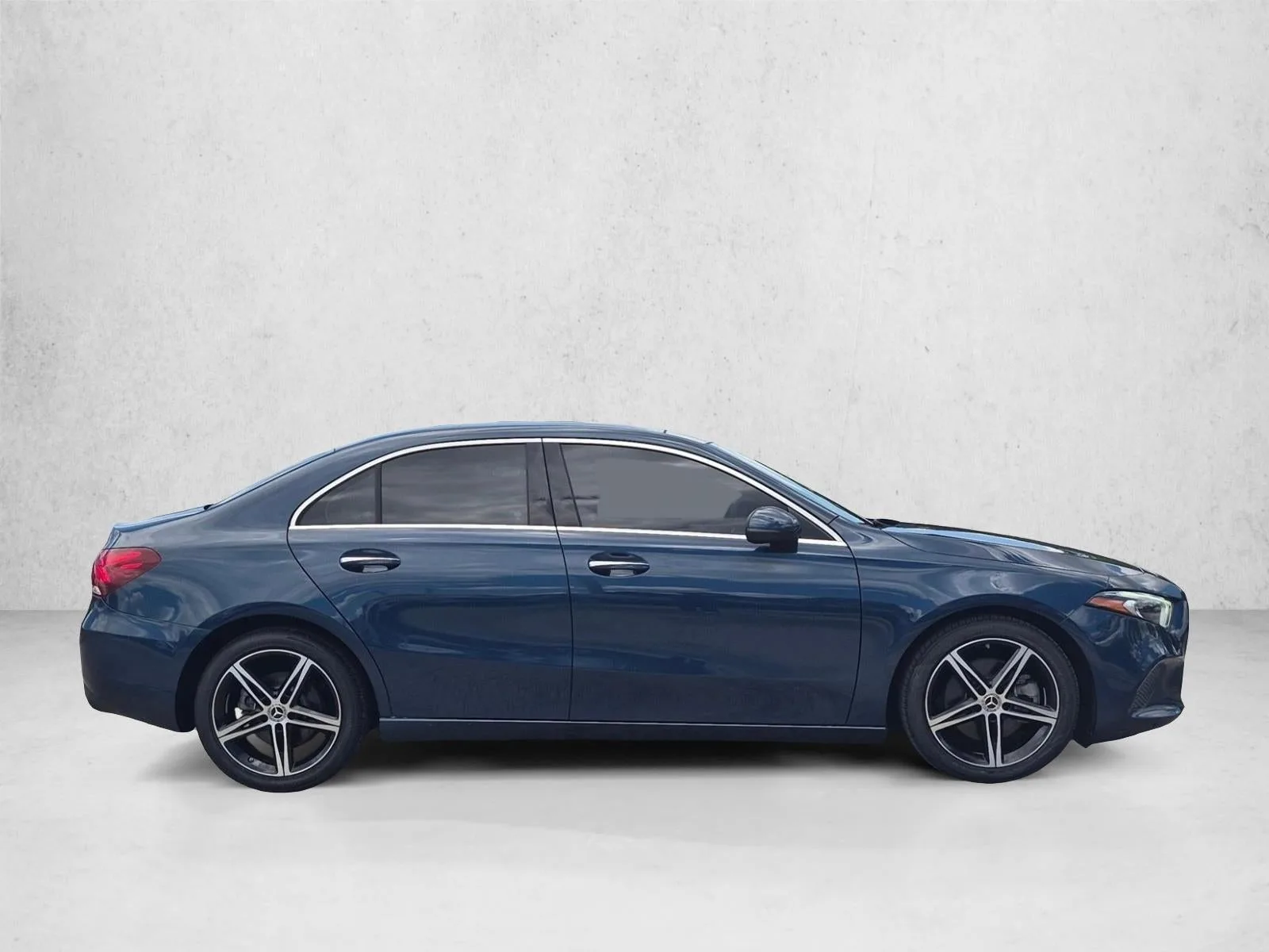 2021 Mercedes-Benz A-Class A 220 Sedan photo 4