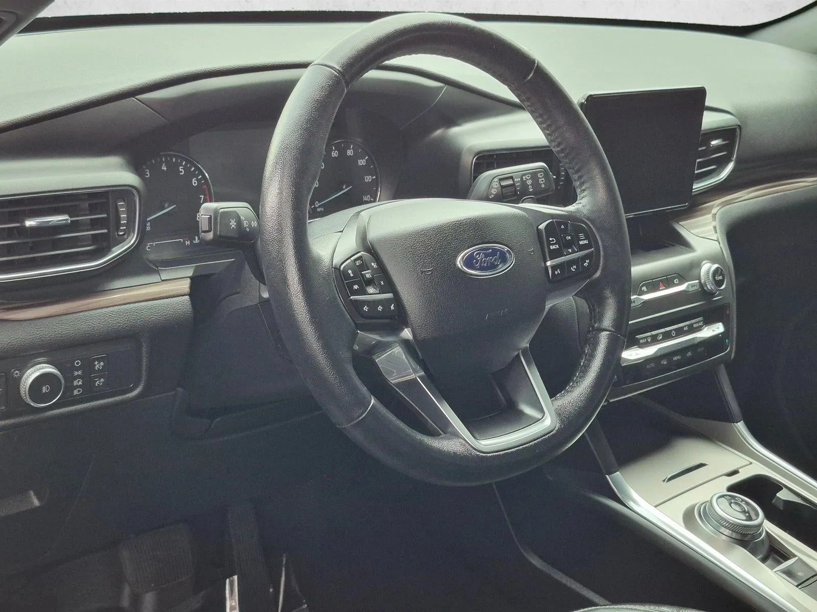 2020 Ford Explorer Limited RWD photo 10
