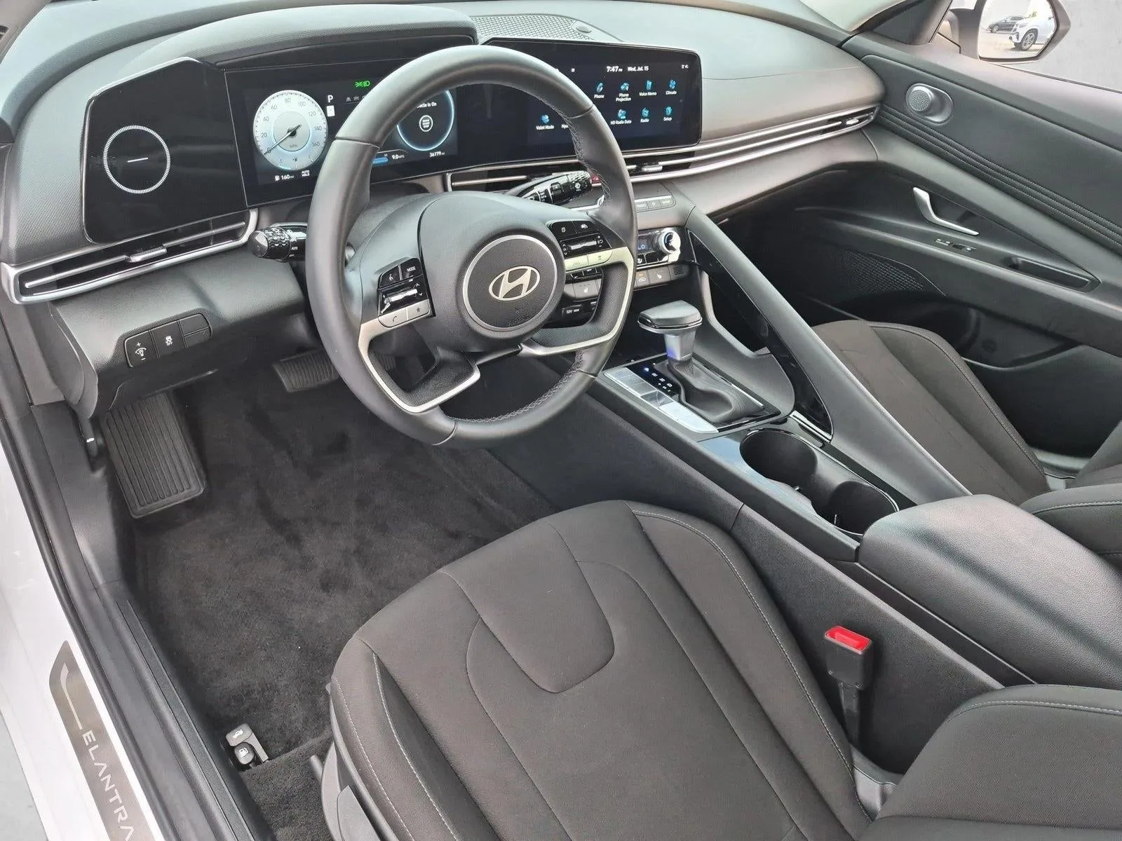 2024 Hyundai ELANTRA SEL IVT photo 10
