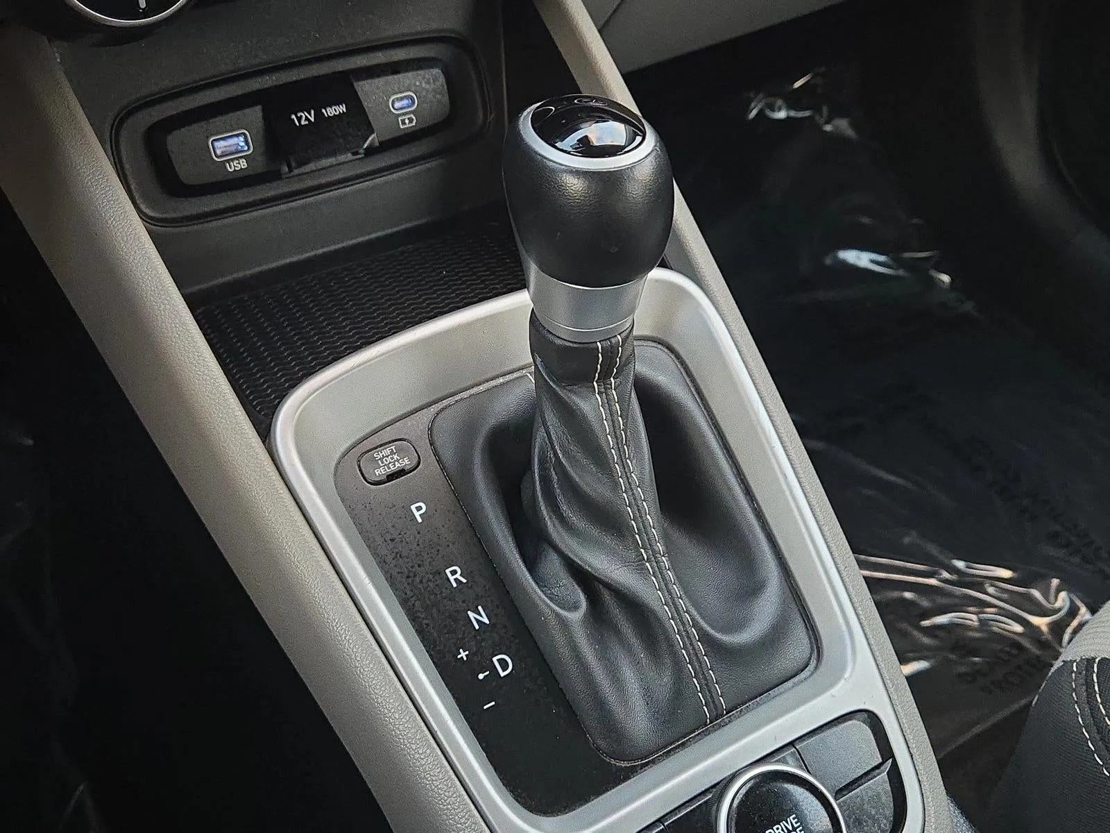 2023 Hyundai VENUE SEL IVT photo 12