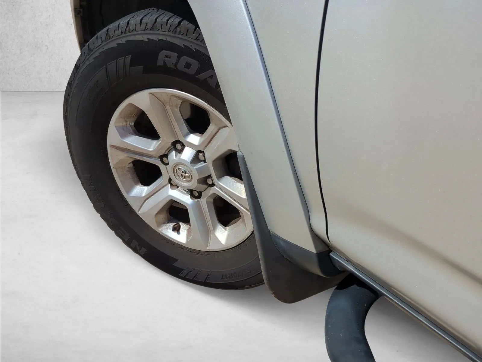 2018 Toyota 4Runner SR5 2WD (Natl) photo 8