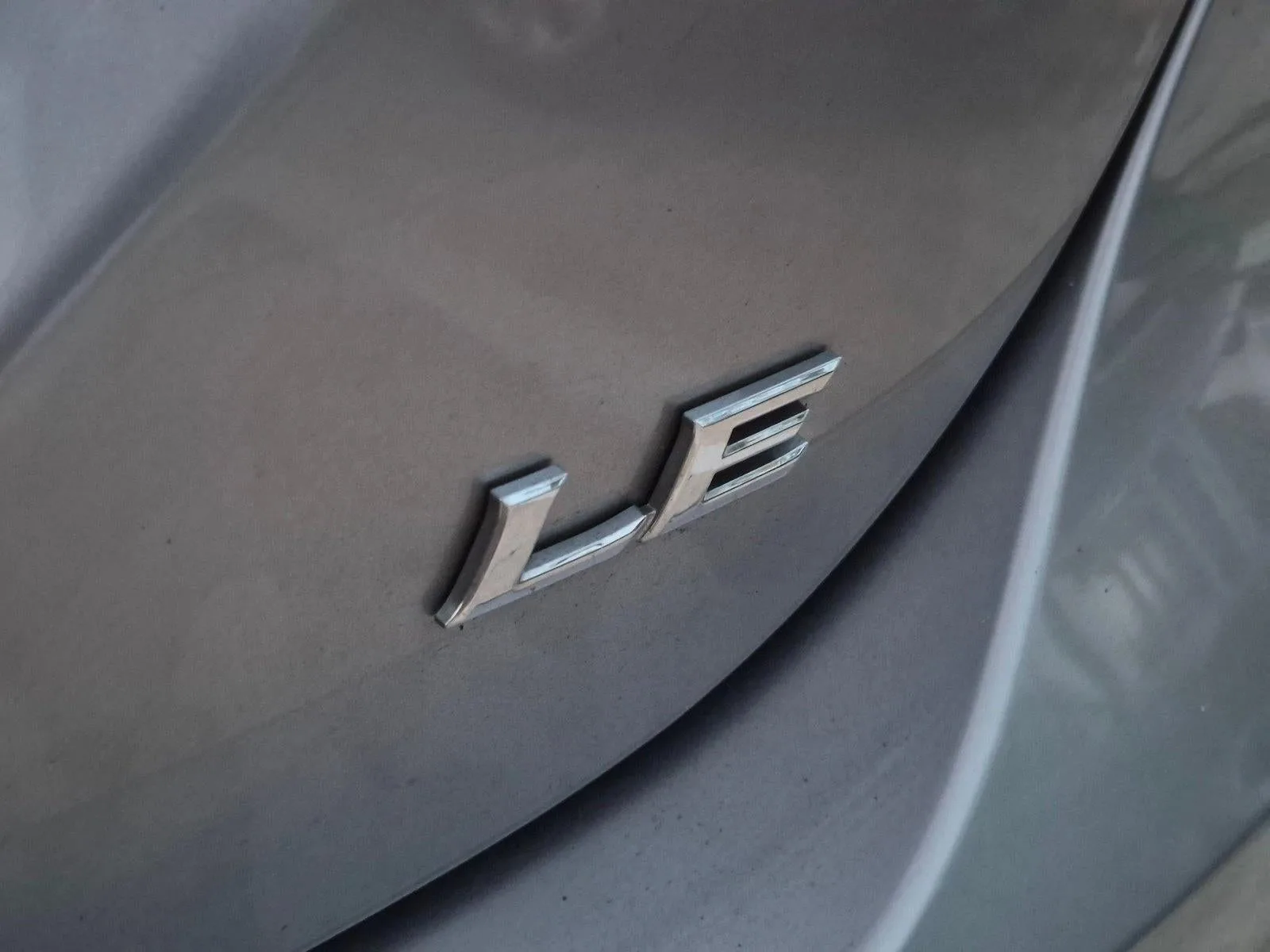 2022 Toyota Camry LE Auto (SE) photo 3