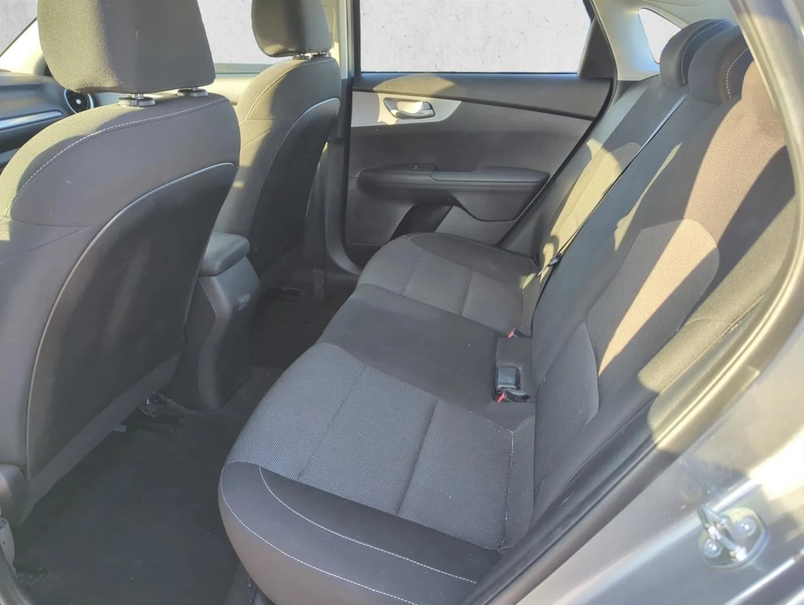 2023 Kia Forte LXS IVT photo 7
