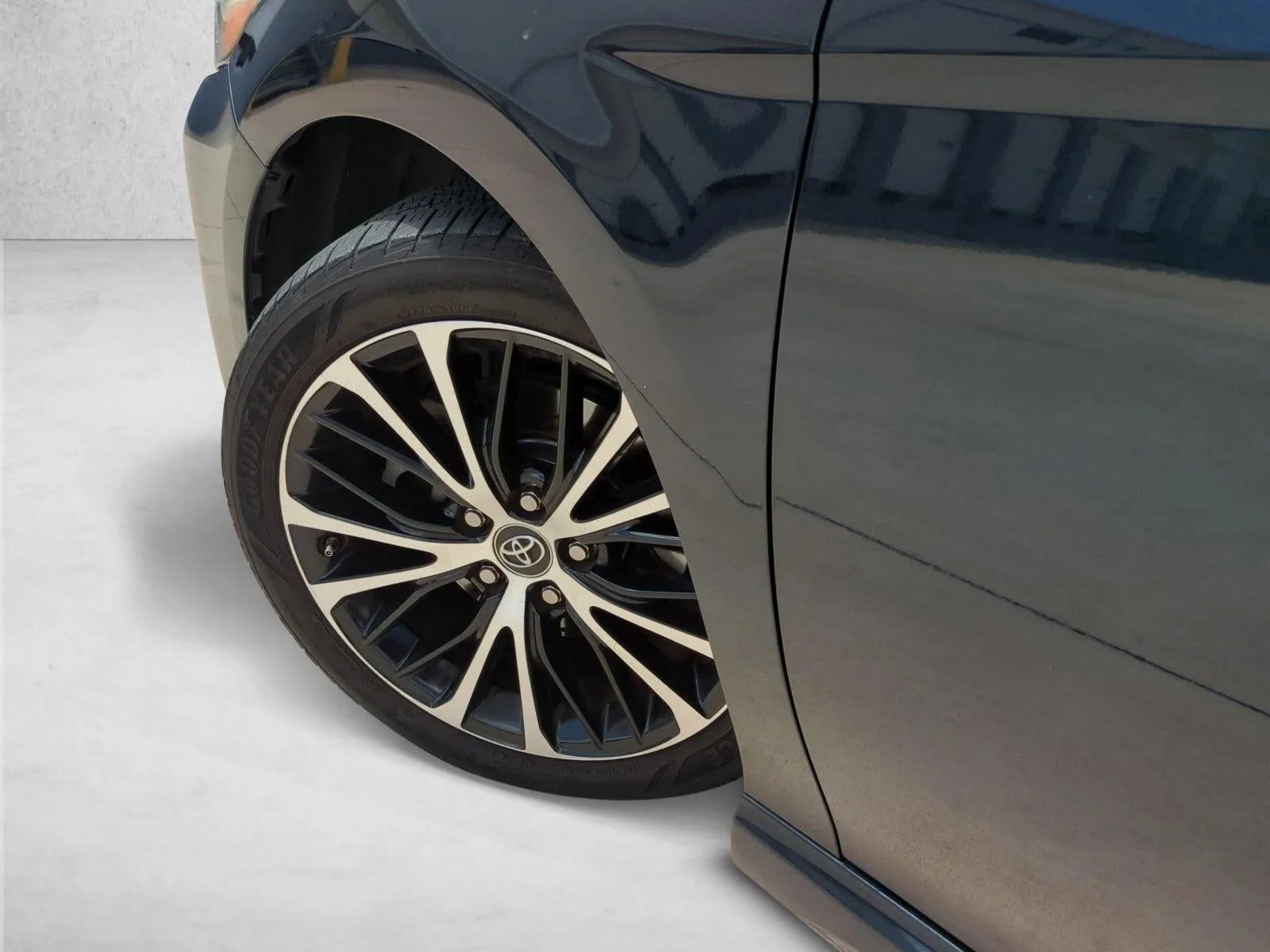 2019 Toyota Camry SE Auto (SE) photo 10