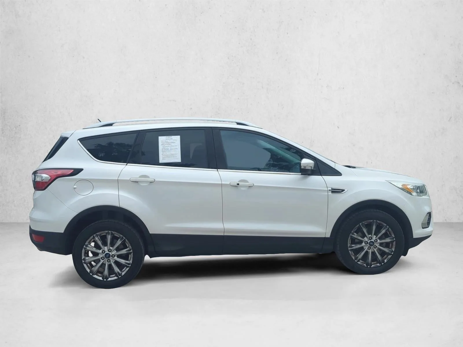 2017 Ford Escape Titanium FWD photo 4