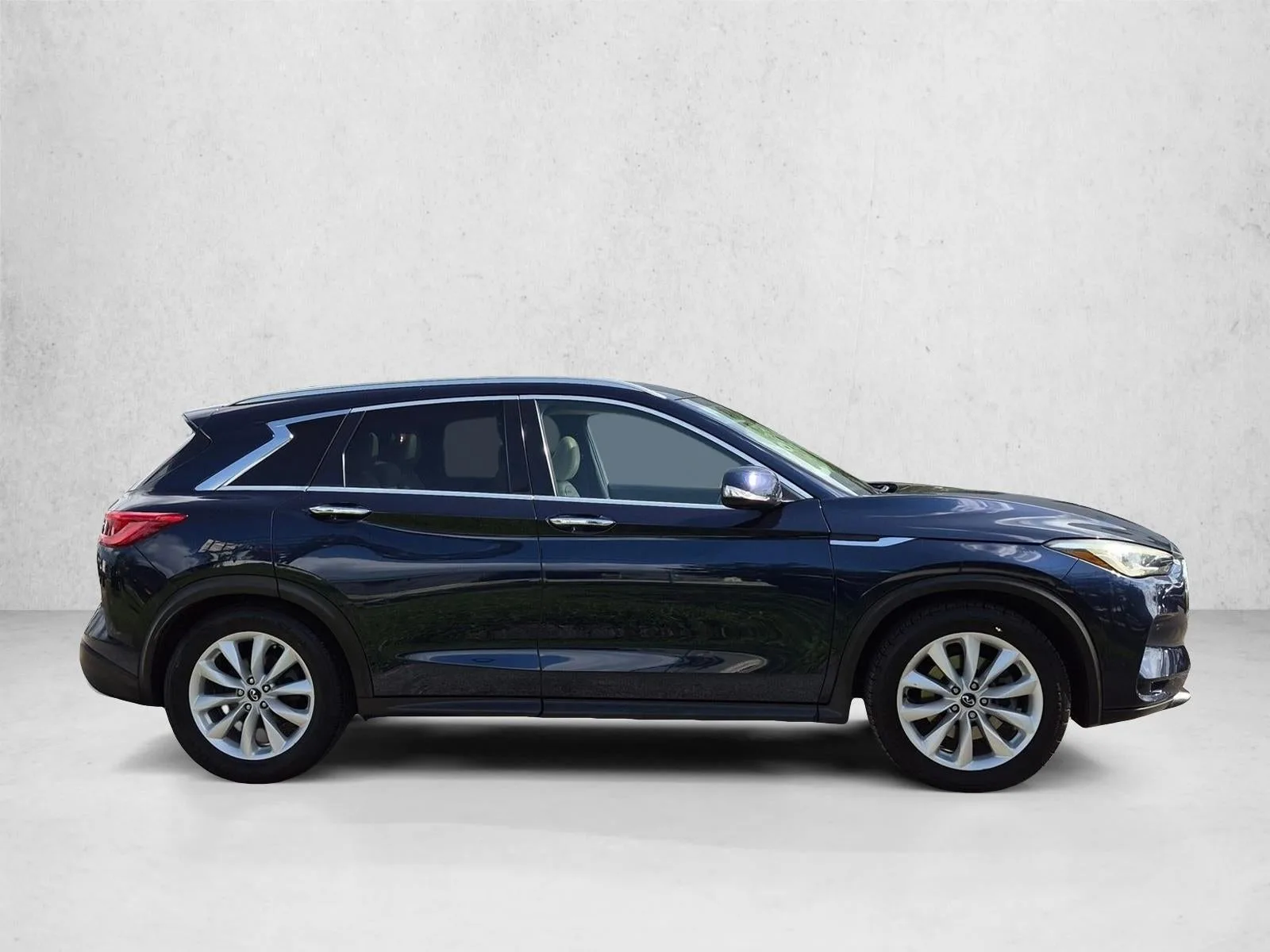 2019 INFINITI QX50 ESSENTIAL FWD photo 4