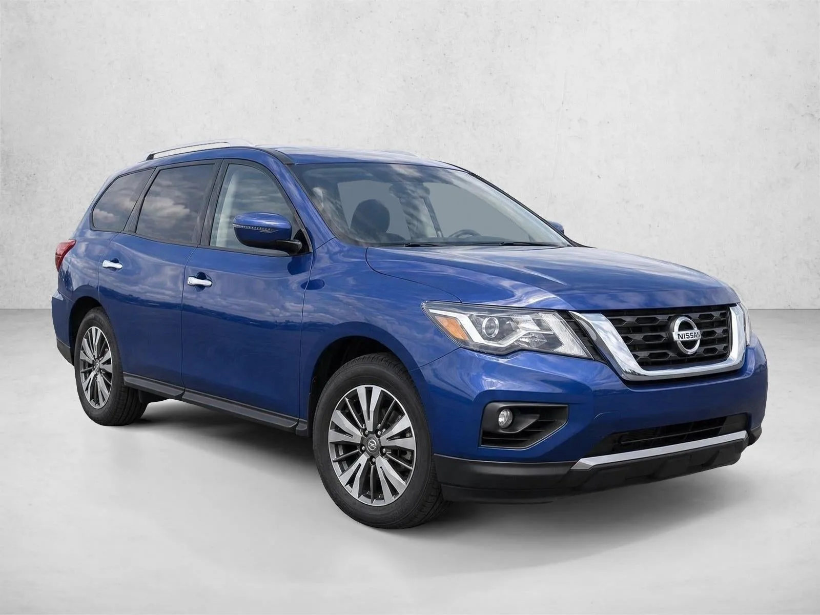 2020 Nissan Pathfinder FWD SV photo 3