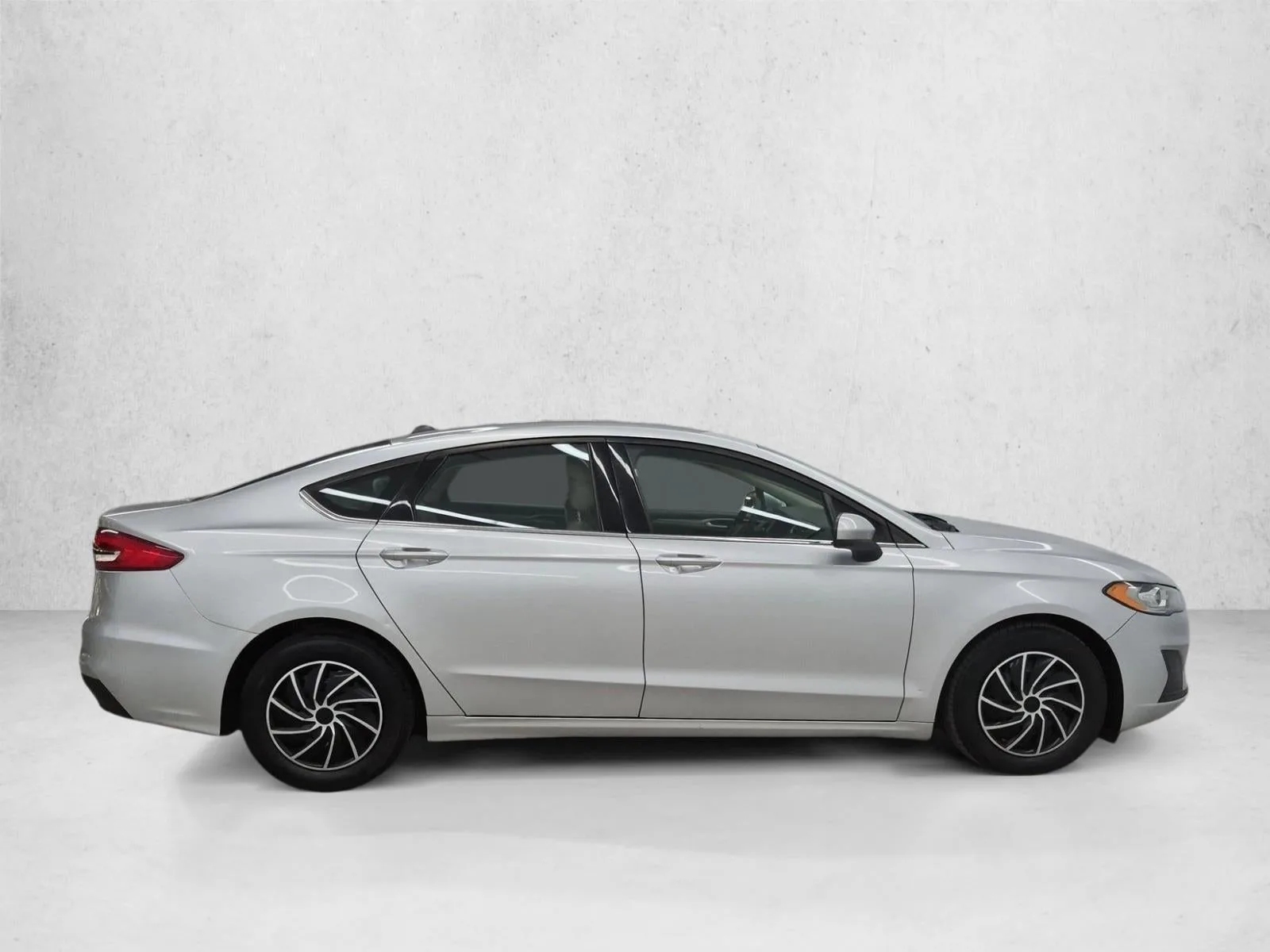 2019 Ford Fusion S photo 4