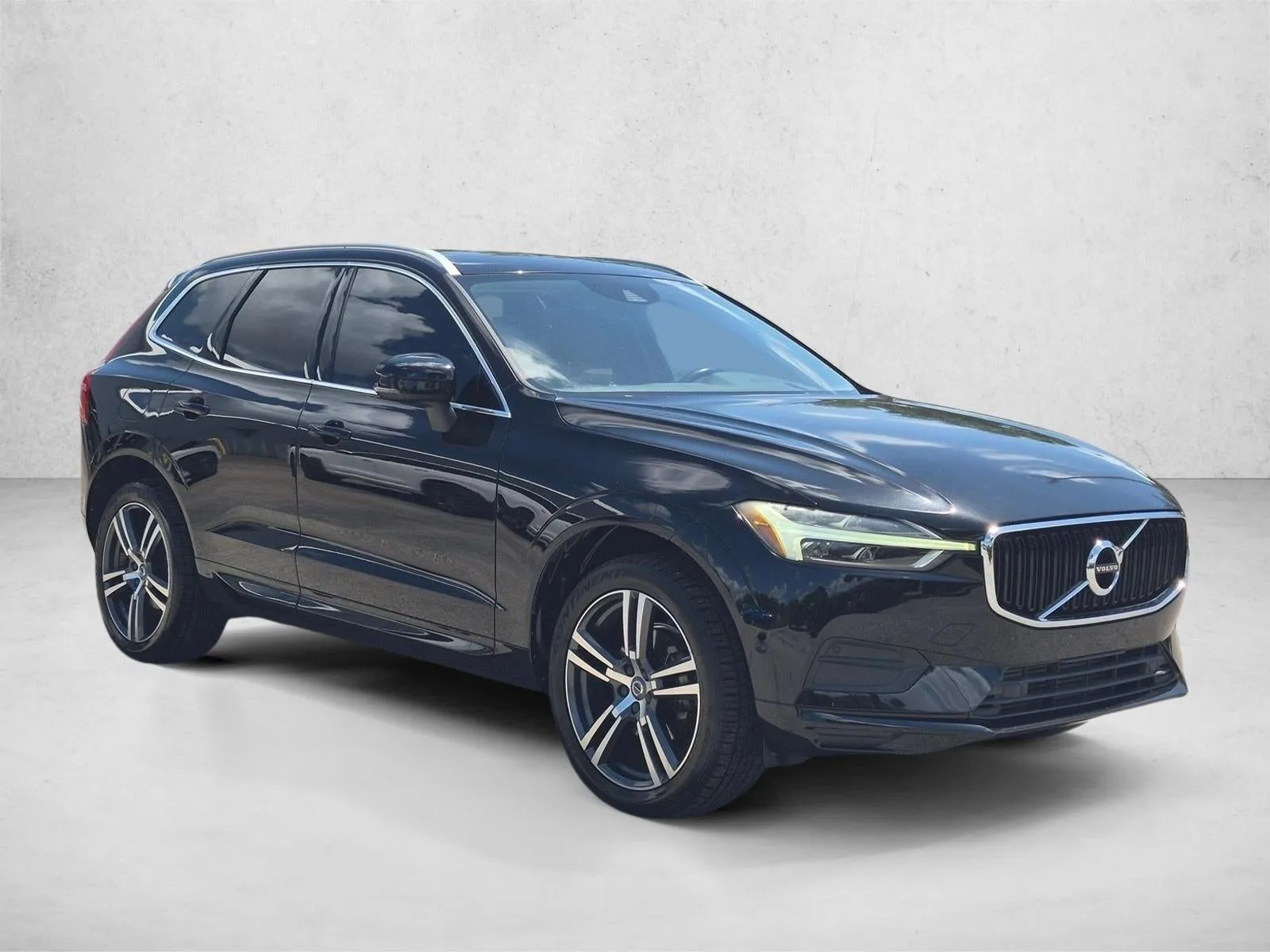 2019 Volvo XC60 T5 FWD Momentum photo 3
