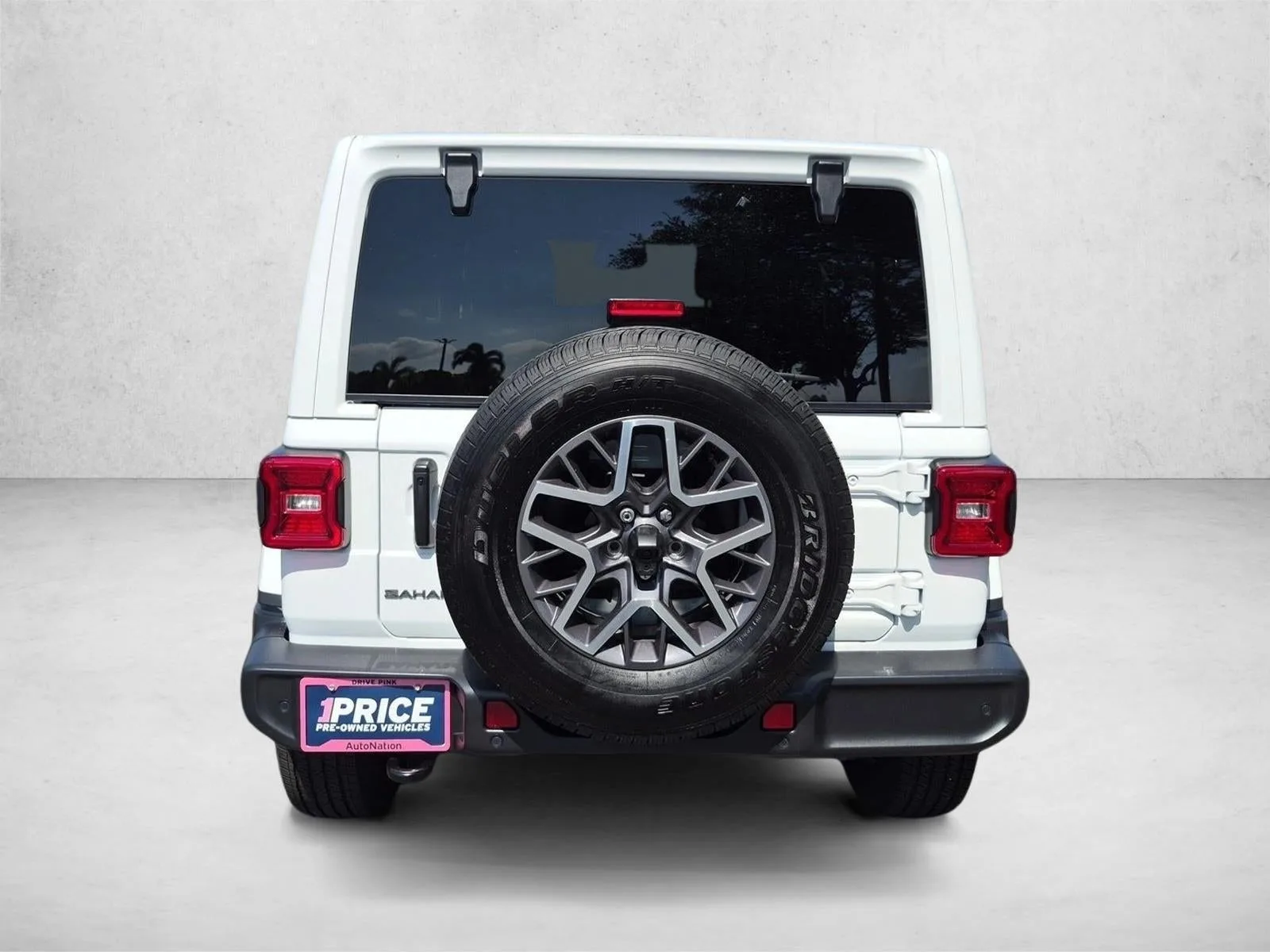 2026 Jeep Wrangler 4-Door Sahara 4x4 photo 7