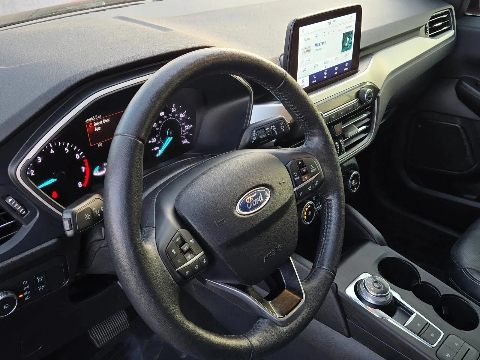 2020 Ford Escape SEL FWD photo 10