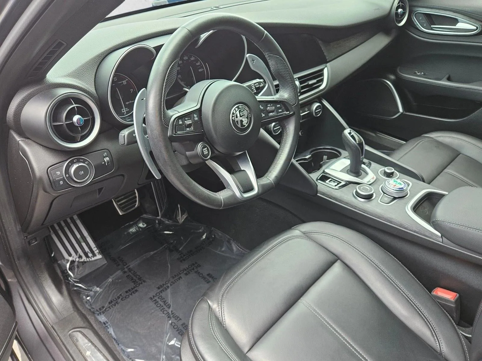 2022 Alfa Romeo Giulia RWD photo 10