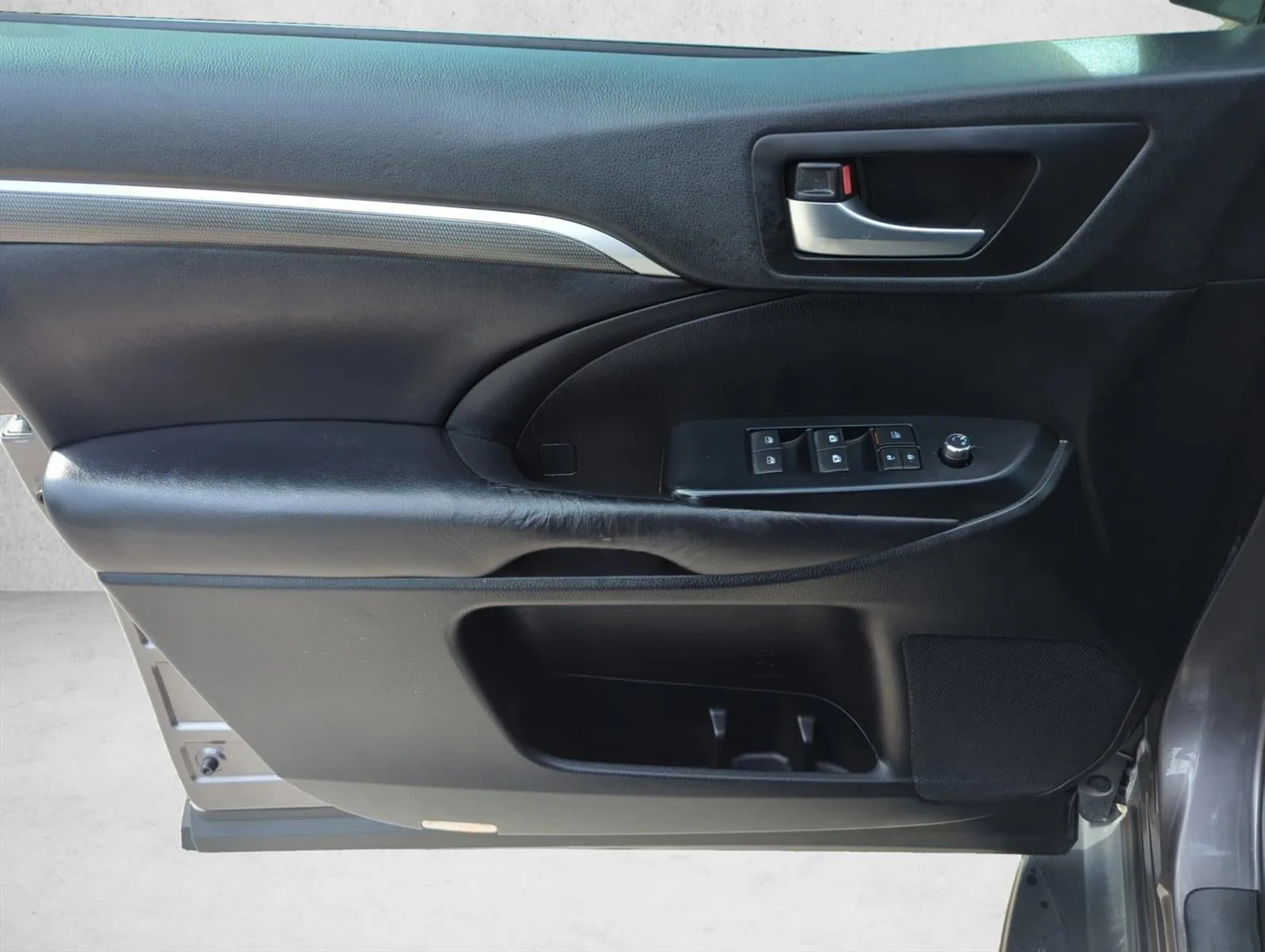 2019 Toyota Highlander SE V6 FWD (Natl) photo 11