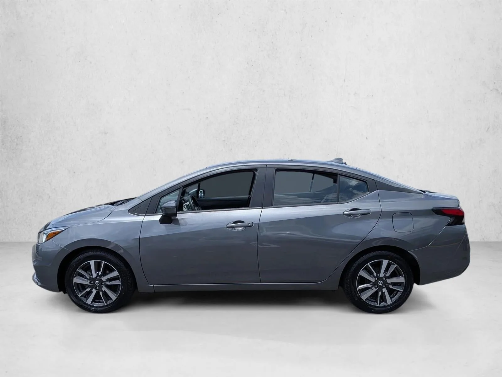 2021 Nissan Versa SV CVT photo 8