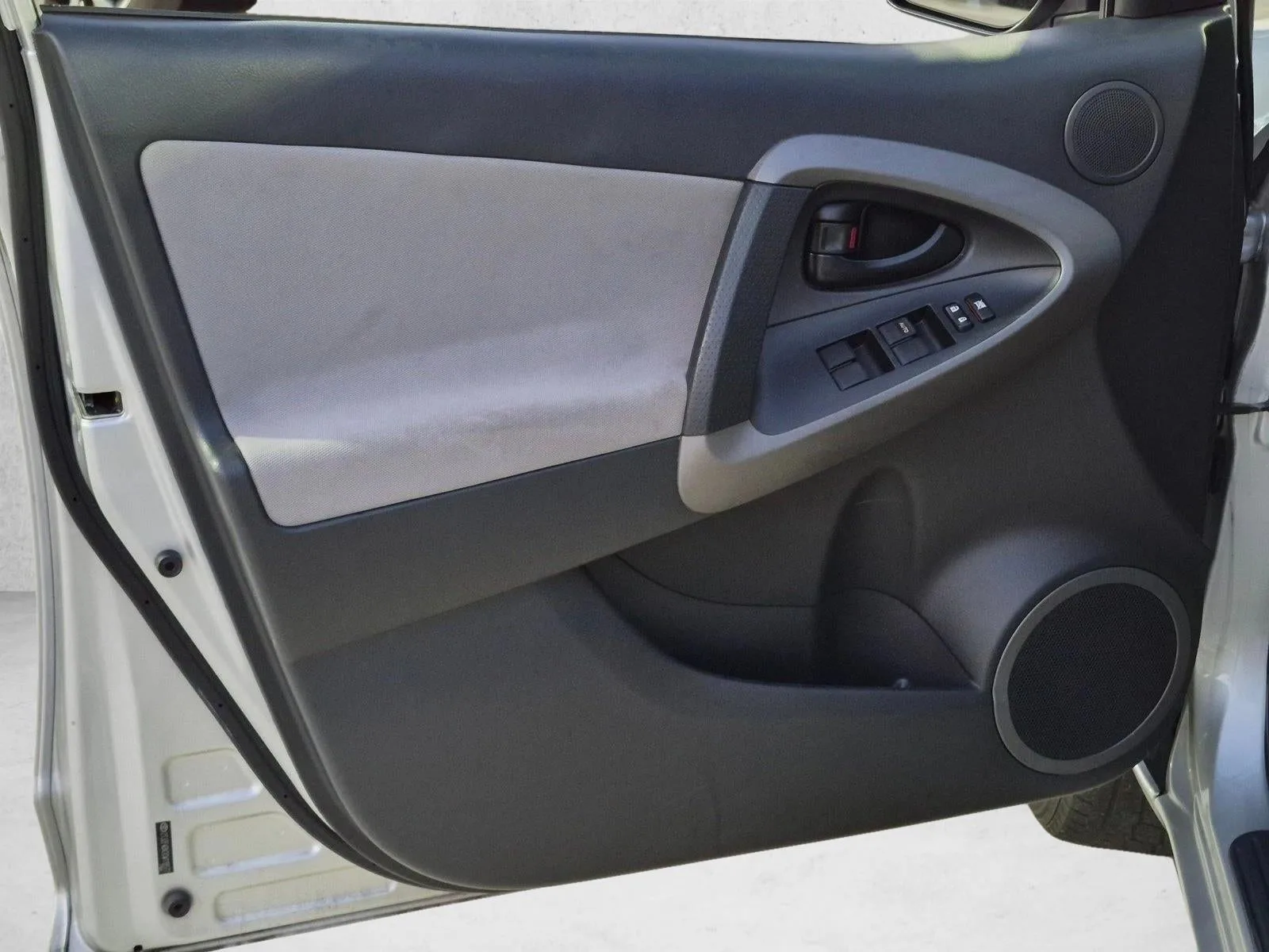 2012 Toyota RAV4 FWD 4dr I4 (Natl) photo 9
