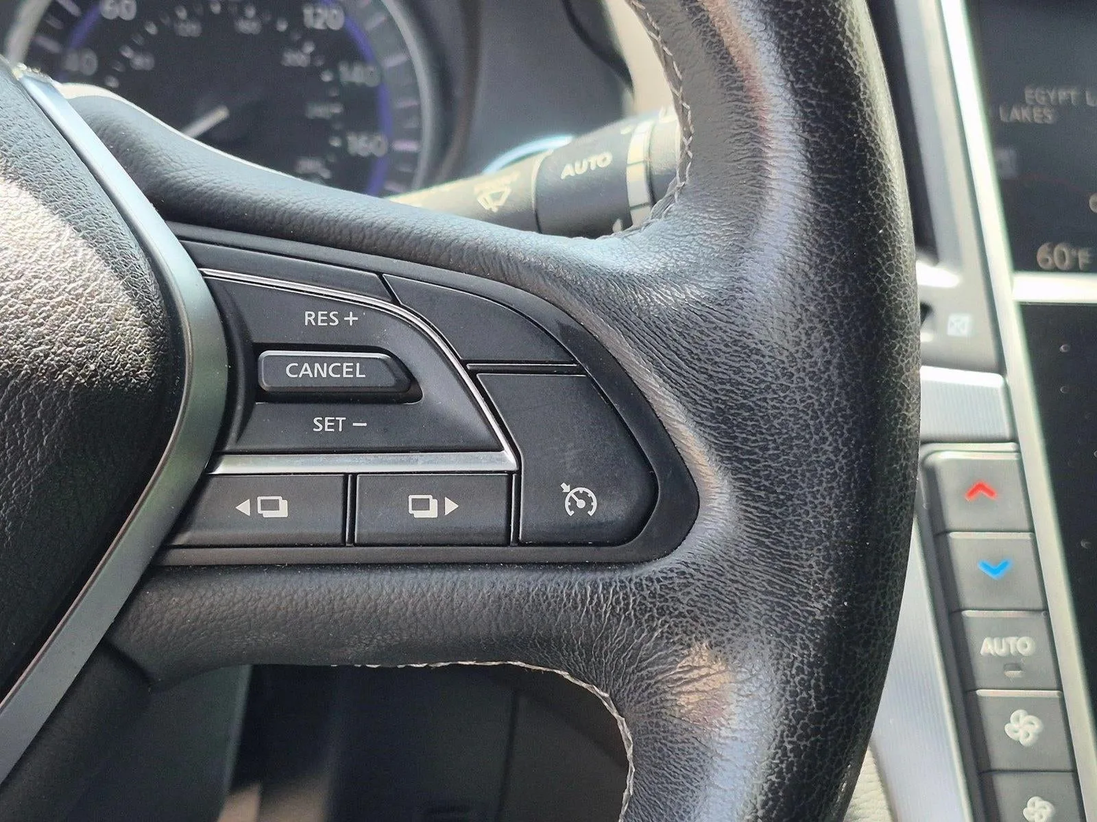 2017 INFINITI Q60 3.0t Premium AWD photo 12