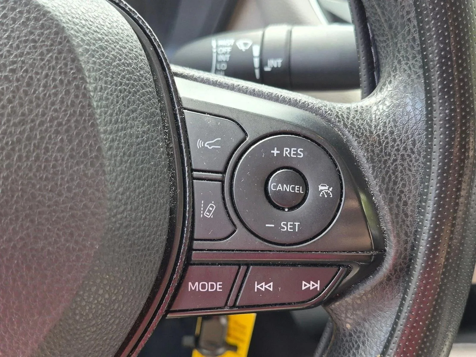 2020 Toyota Corolla LE photo 12