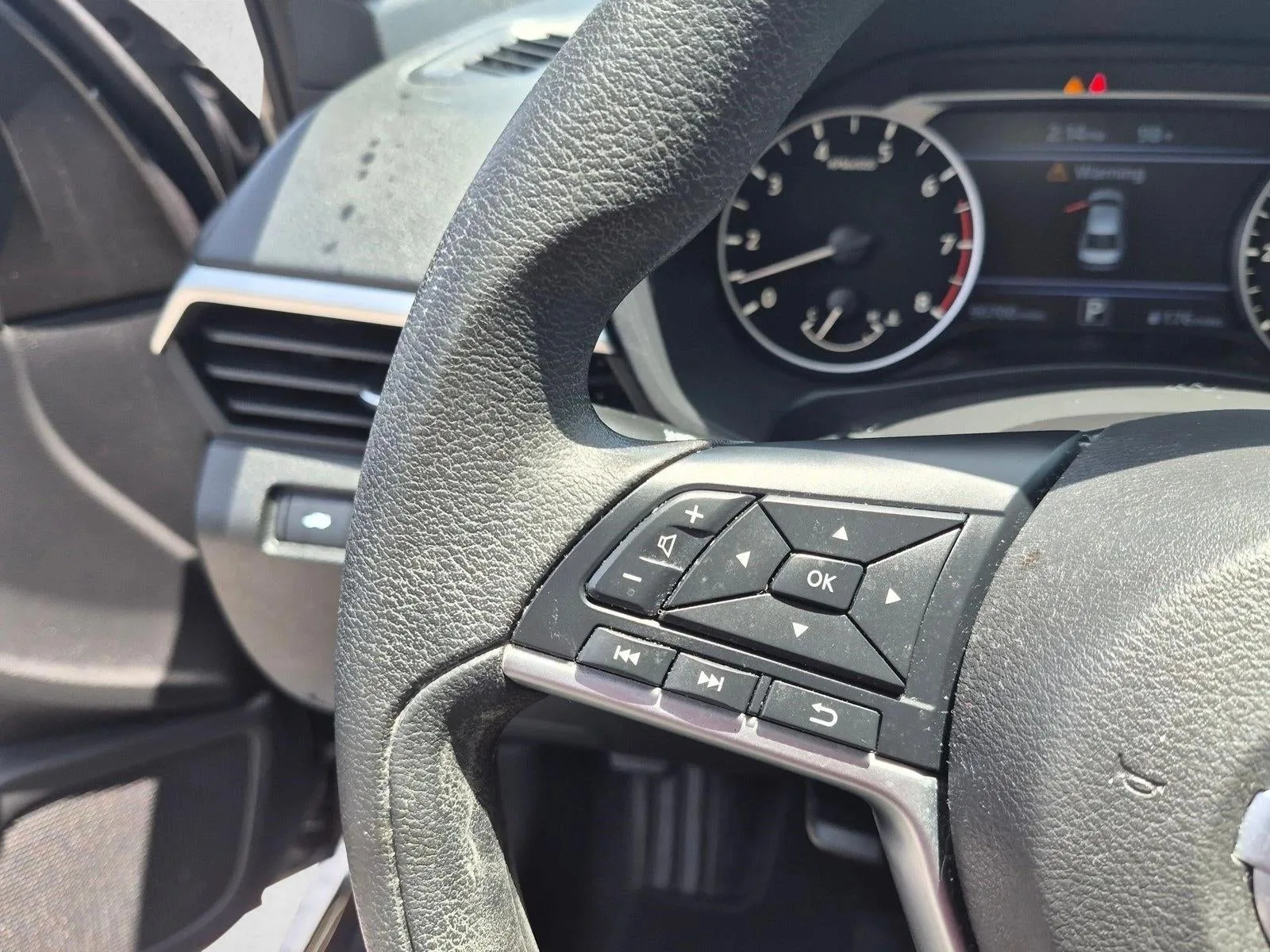2022 Nissan Altima 2.5 SV Sedan photo 11