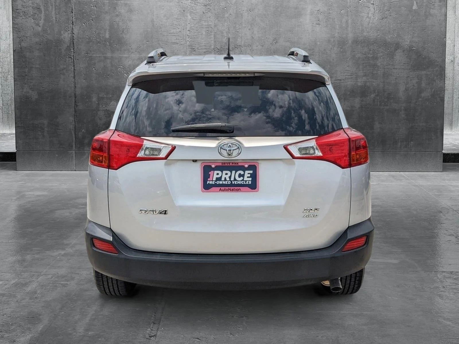 2015 Toyota RAV4 AWD 4dr XLE (Natl) photo 7