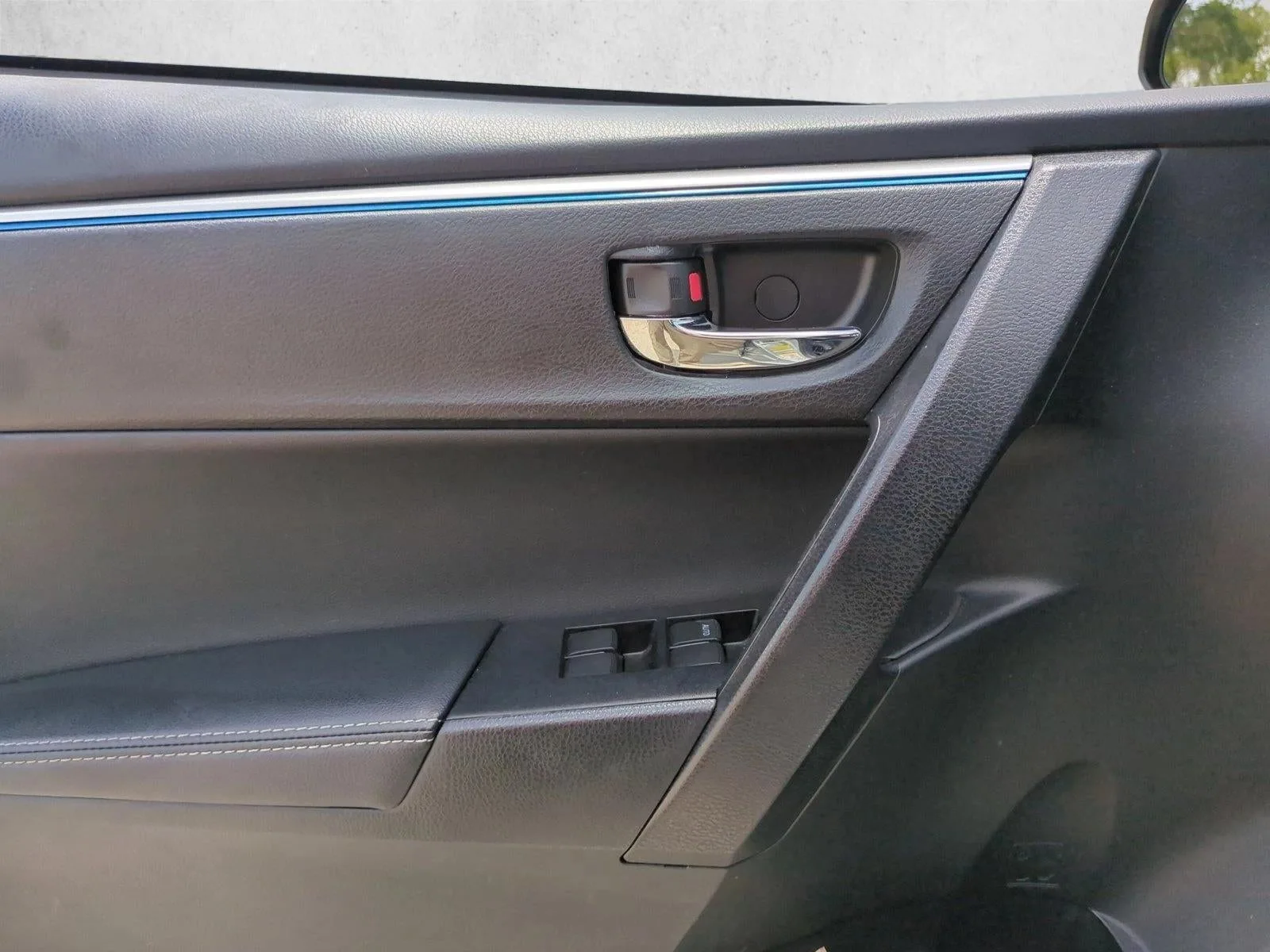 2014 Toyota Corolla 4dr Sdn CVT Auto S Plus (Natl) photo 11