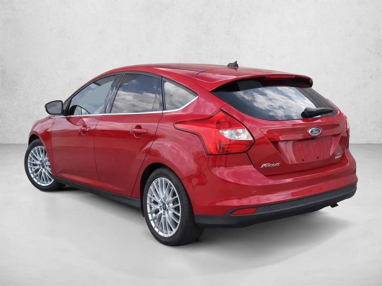 2012 Ford Focus 5dr HB SEL photo 5