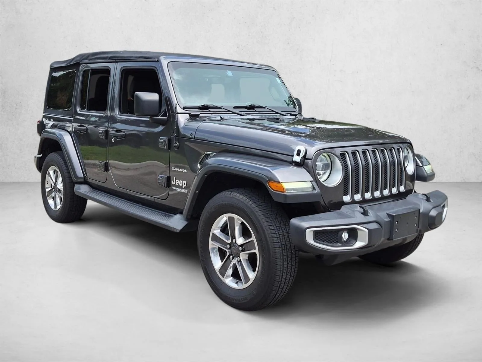 2018 Jeep Wrangler Unlimited Sahara 4x4 photo 3