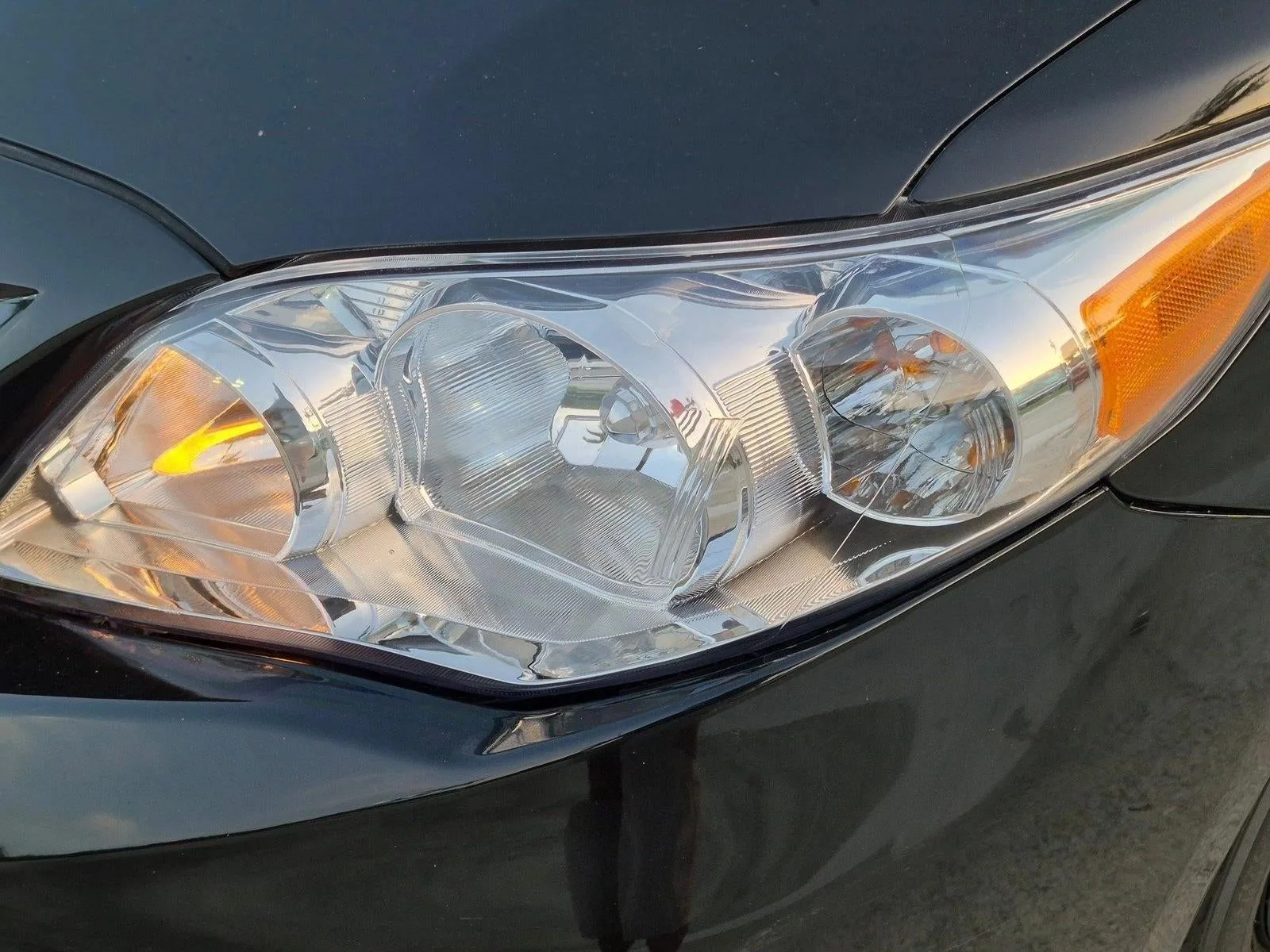2013 Toyota Corolla 4dr Sdn Auto L (Natl) photo 9