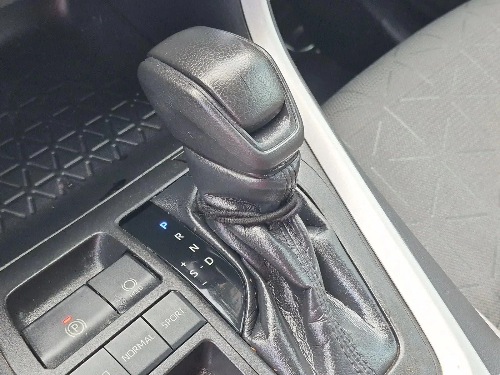 2022 Toyota RAV4 XLE photo 12