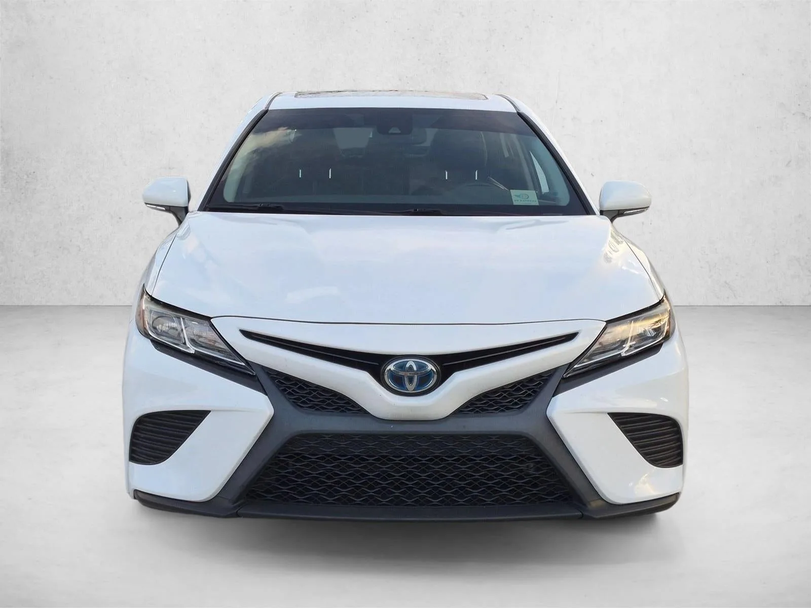 2020 Toyota Camry Hybrid SE CVT (Natl) photo 2