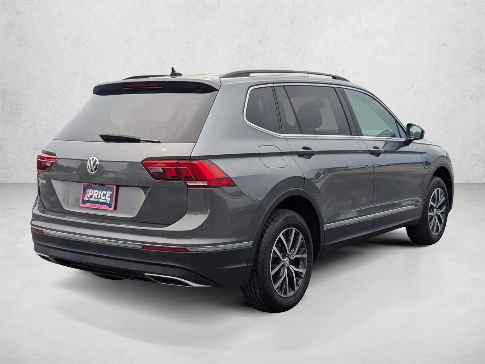 2020 Volkswagen Tiguan 2.0T SEL photo 5
