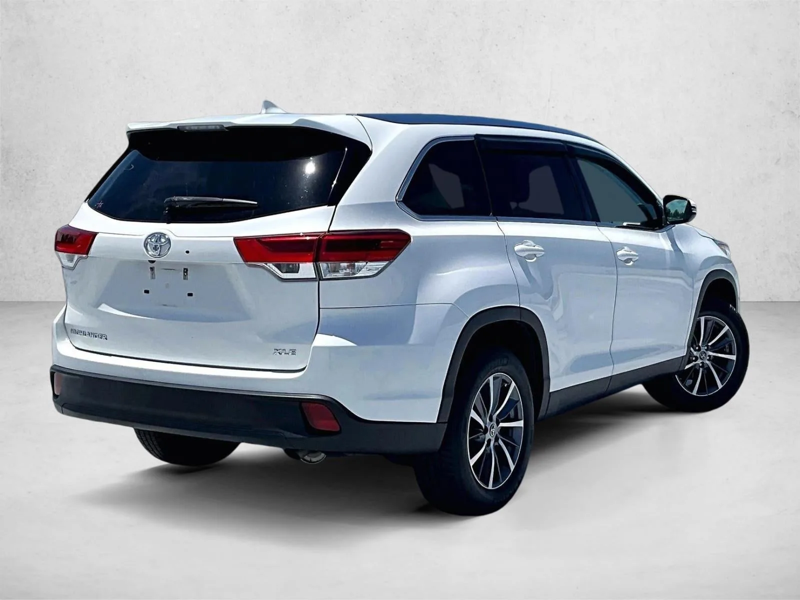 2019 Toyota Highlander SE photo 2