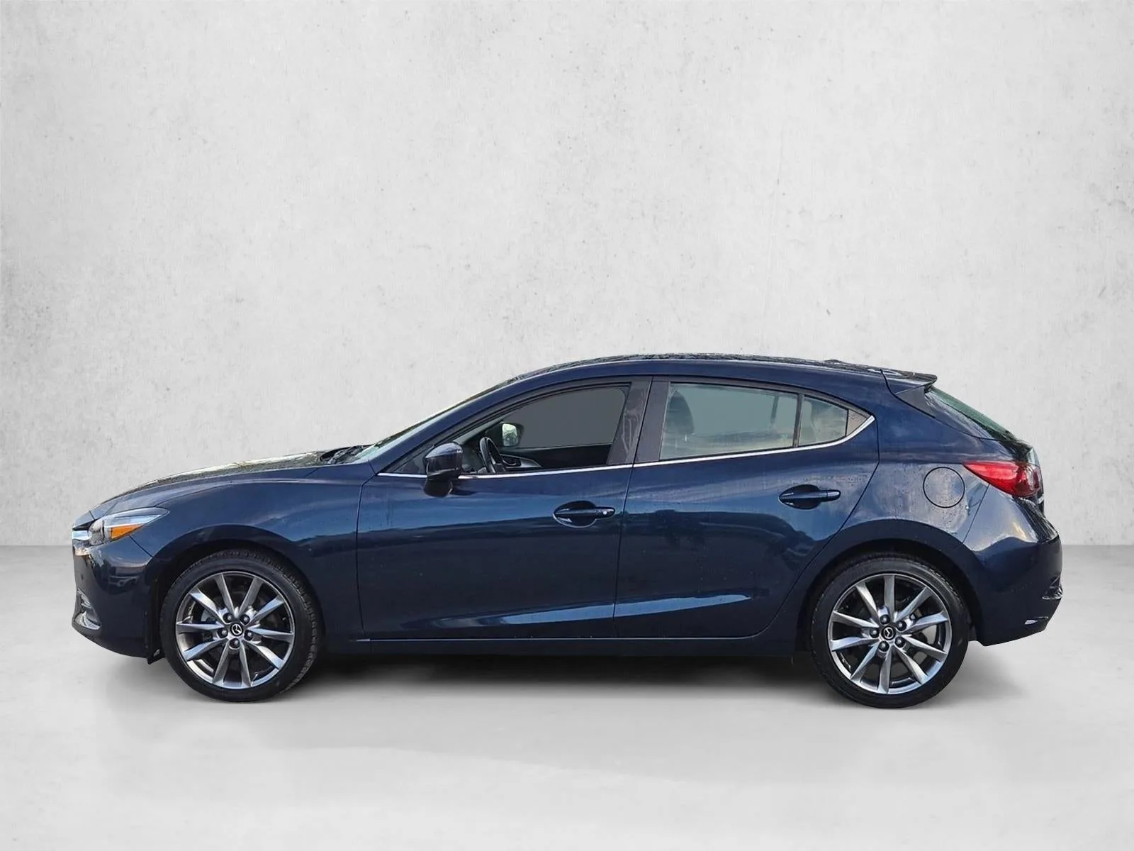 2018 Mazda Mazda3 5-Door Touring Auto photo 9