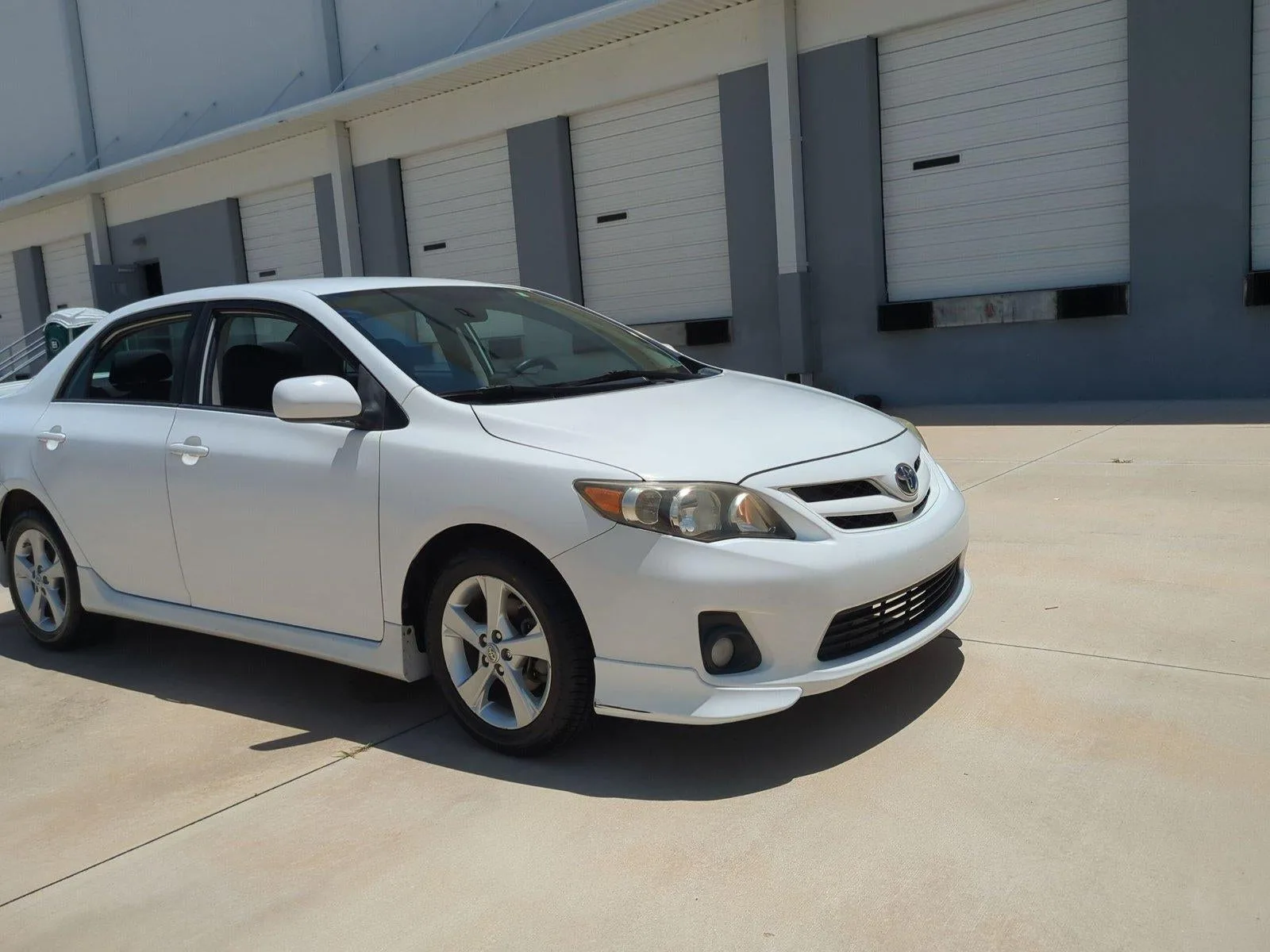 2013 Toyota Corolla 4dr Sdn Auto S (Natl) photo 3