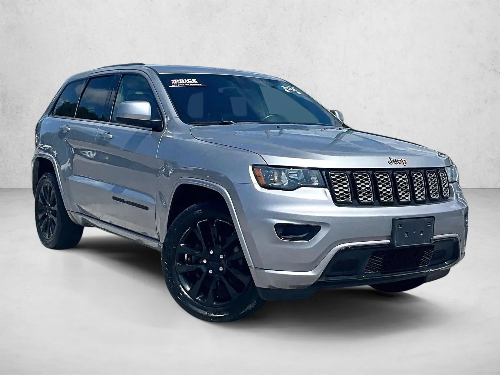 2018 Jeep Grand Cherokee Altitude 4x4 photo 12