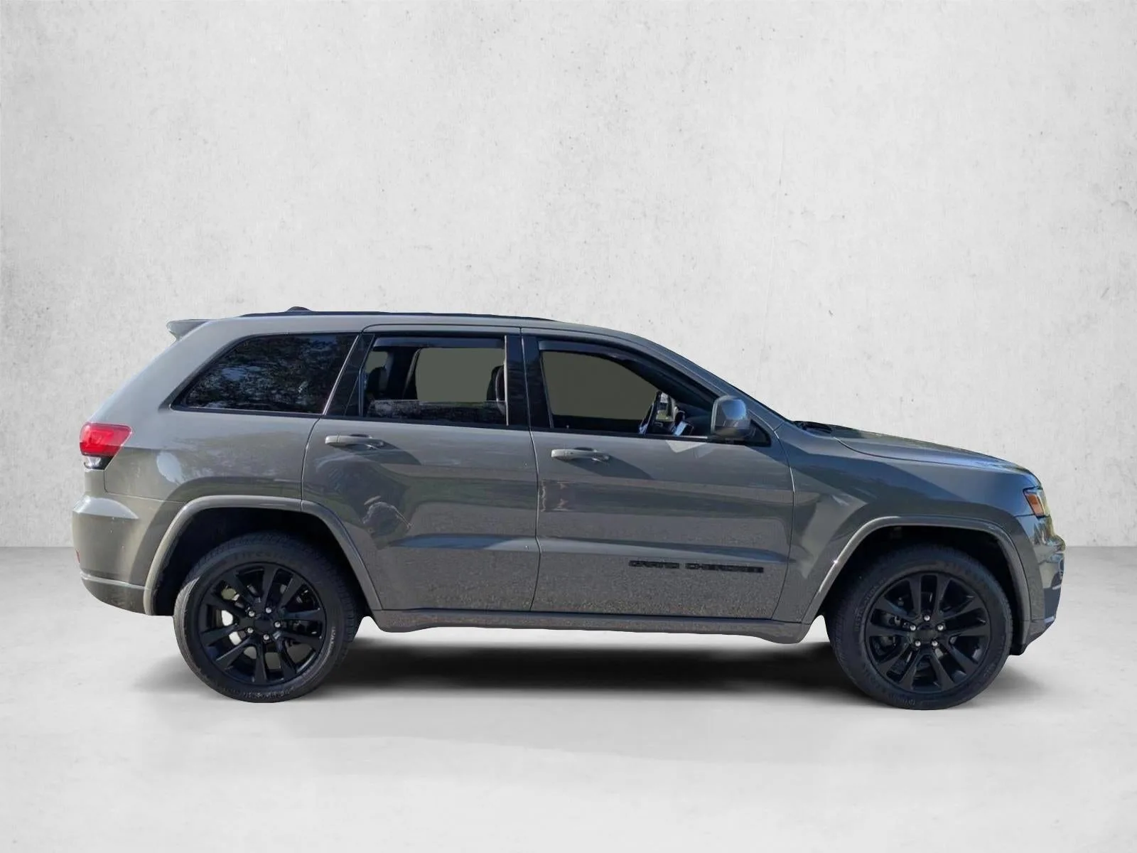 2020 Jeep Grand Cherokee Altitude 4x2 photo 4