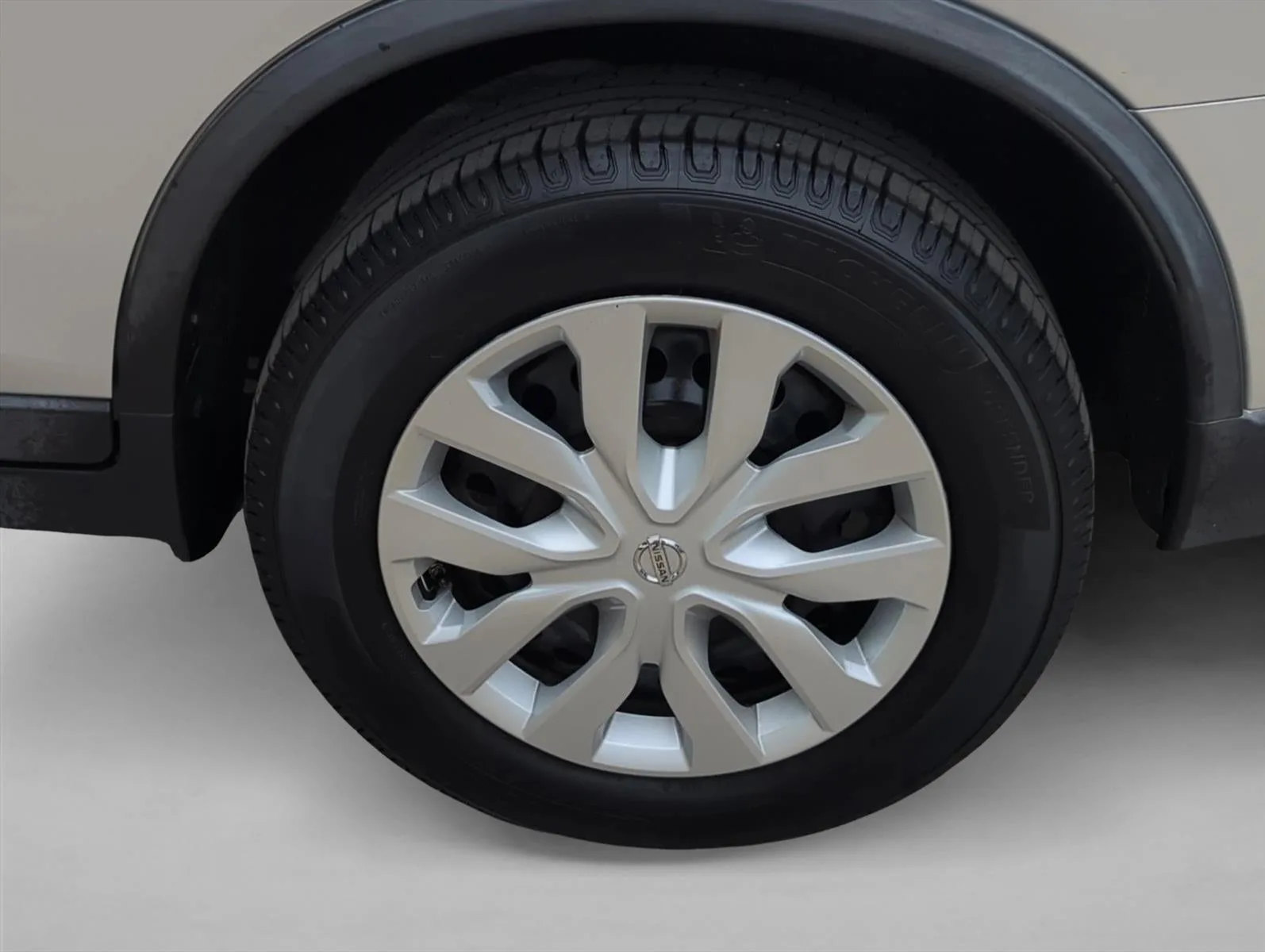 2016 Nissan Rogue FWD 4dr S photo 9