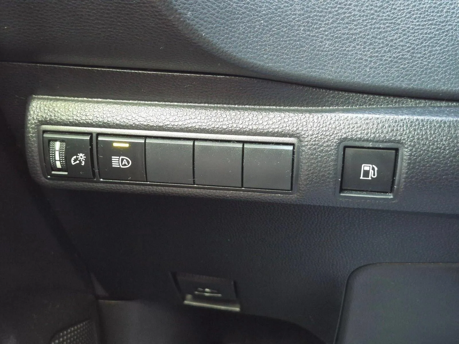 2023 Toyota Corolla Hybrid LE FWD (Natl) photo 11