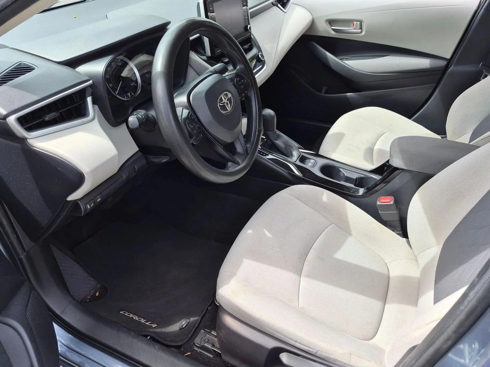 2020 Toyota Corolla LE photo 4