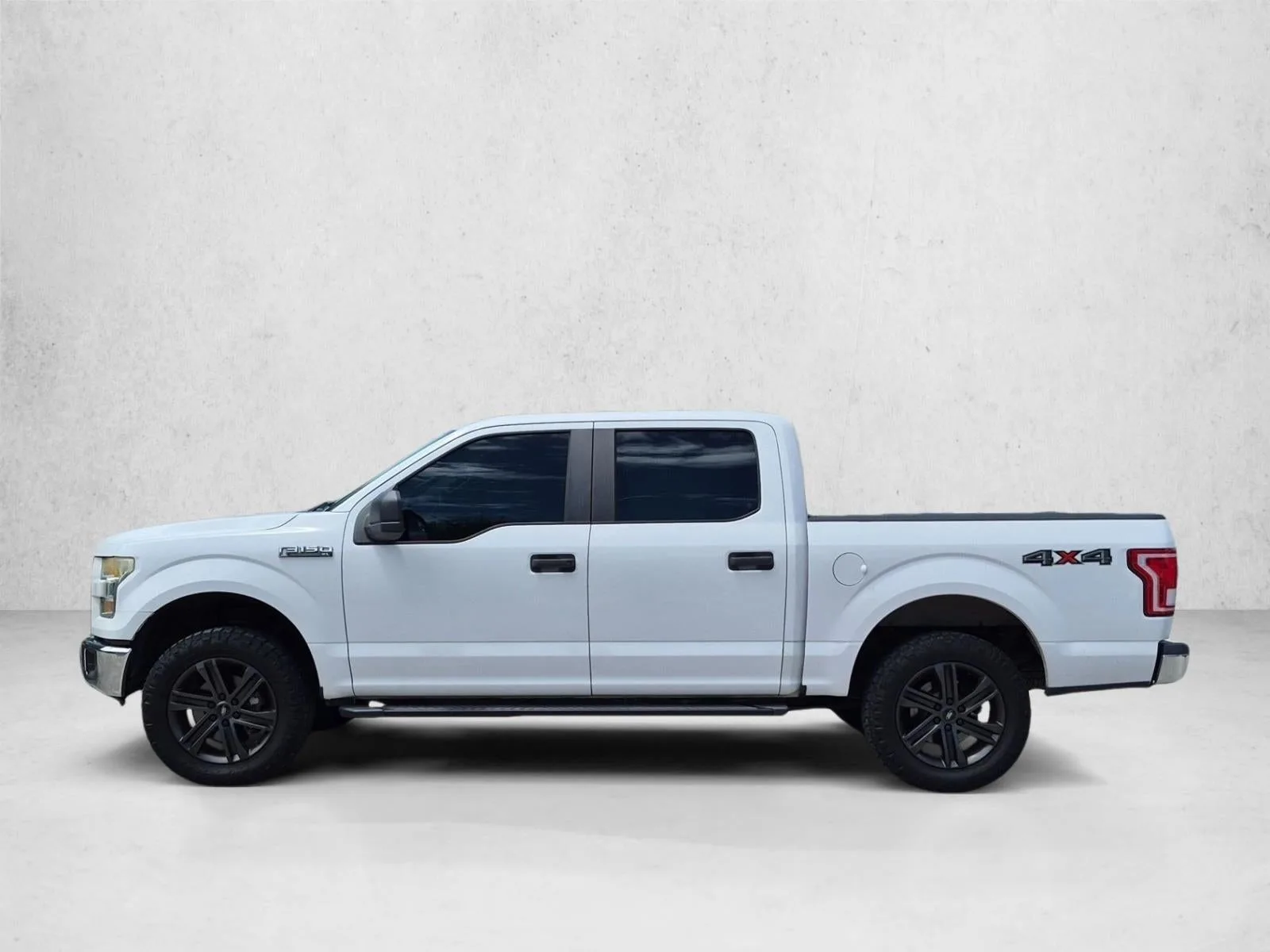 2015 Ford F-150 4WD SuperCrew 5-1/2 Ft Box XL photo 5