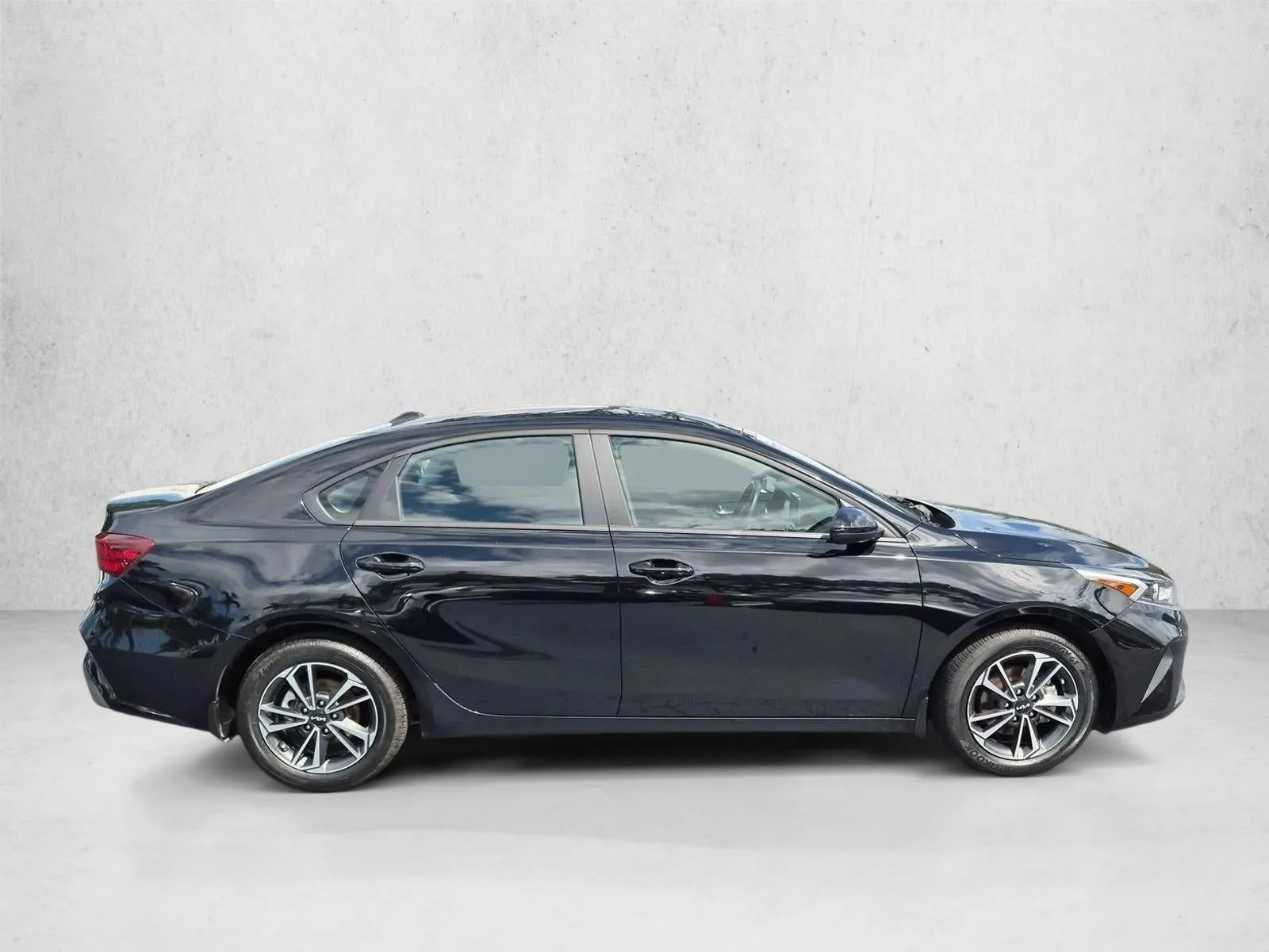 2024 Kia Forte LXS photo 4