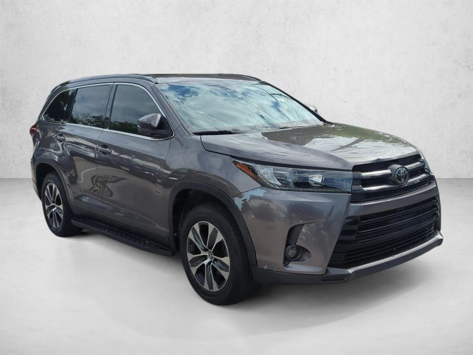 2019 Toyota Highlander SE V6 FWD (Natl) photo 3